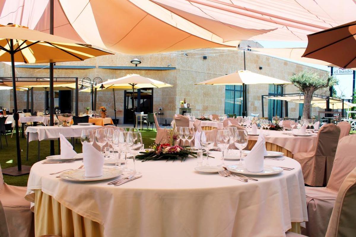 El Restaurante El Bardo cuenta con espacios interiores y exteriores para todos los eventos.