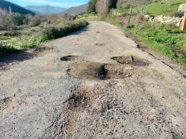 Tramo de carretera asfaltada de titularidad municipal de Béjar hacia Montemayor por el Tranco del Diablo