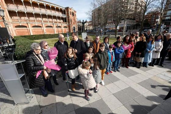 El ‘roblismo’ sigue vivo: cientos de aficionados recuerdan al maestro en Salamanca