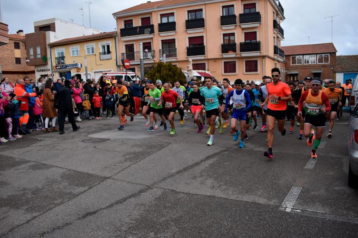 Los asistentes en la carrera navideña de San Cristóbal de la Cuesta