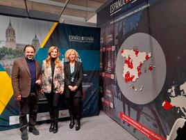 Fernando Castaño, Mar Sancho y Begoña Llovet, durante la presentación.