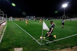 Momento de la reanudación del partido en el minuto 18.