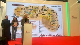 La alcaldesa de la villa ducal, Concepción Miguélez, en la presentación en FITUR