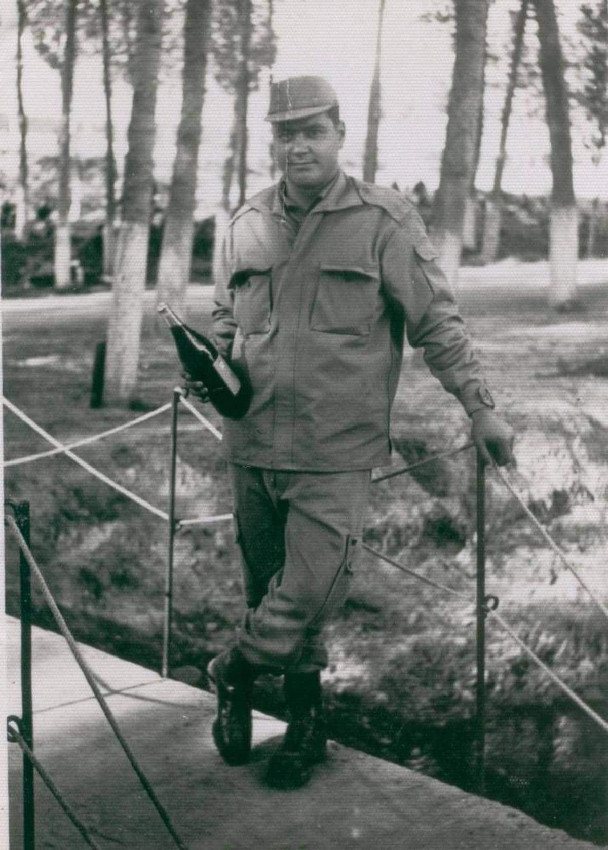 El salmantino Luis Montero, en una imagen tomada mientras realizaba el servicio militar. FOTOS CEDIDAS POR LA FAMILIA DIEGO-MONTERO