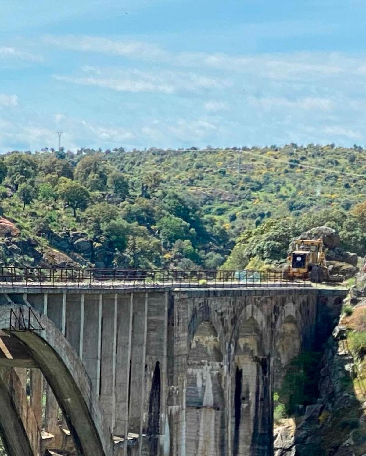 Imagen de parte de las obras del tramo entre Jarilla y Plasencia para habilitar la Vía Verde “Ruta de la Plata”.