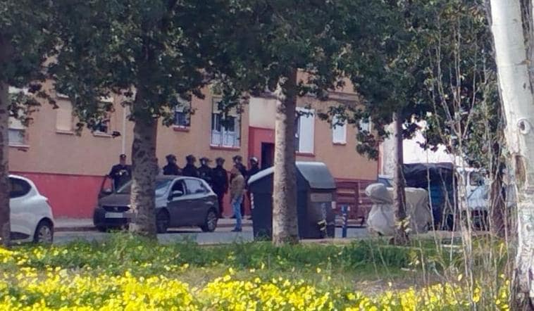 Arrestado un hombre atrincherado en Huelva que amenazaba con hacer explotar una bombona