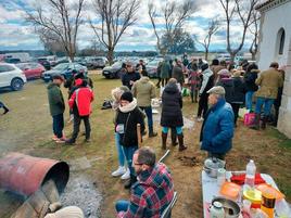 Asistentes a la jornada festiva en Valero.