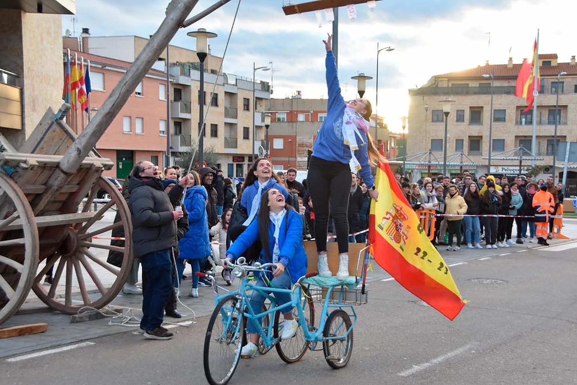 Las fiestas de los quintos regresan a Villares de la Reina un cuarto de siglo después La