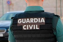 Un agente de la Guardia Civil