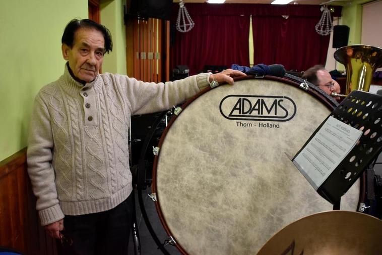 Desiderio, el veterano de la Banda de Villamayor a sus 90 años