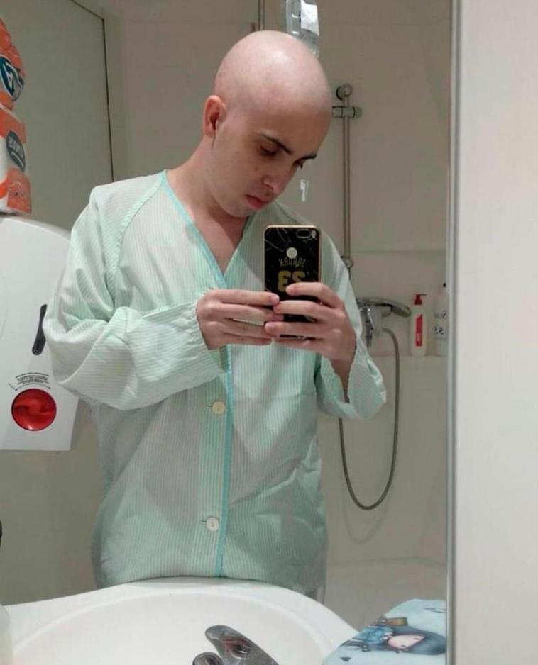 Un selfie del joven en el Hospital de Salamanca en febrero de 2019