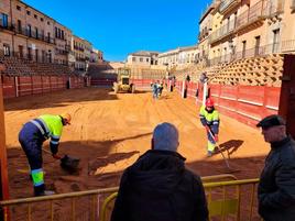 Extendido de la arena para el Carnaval del Toro