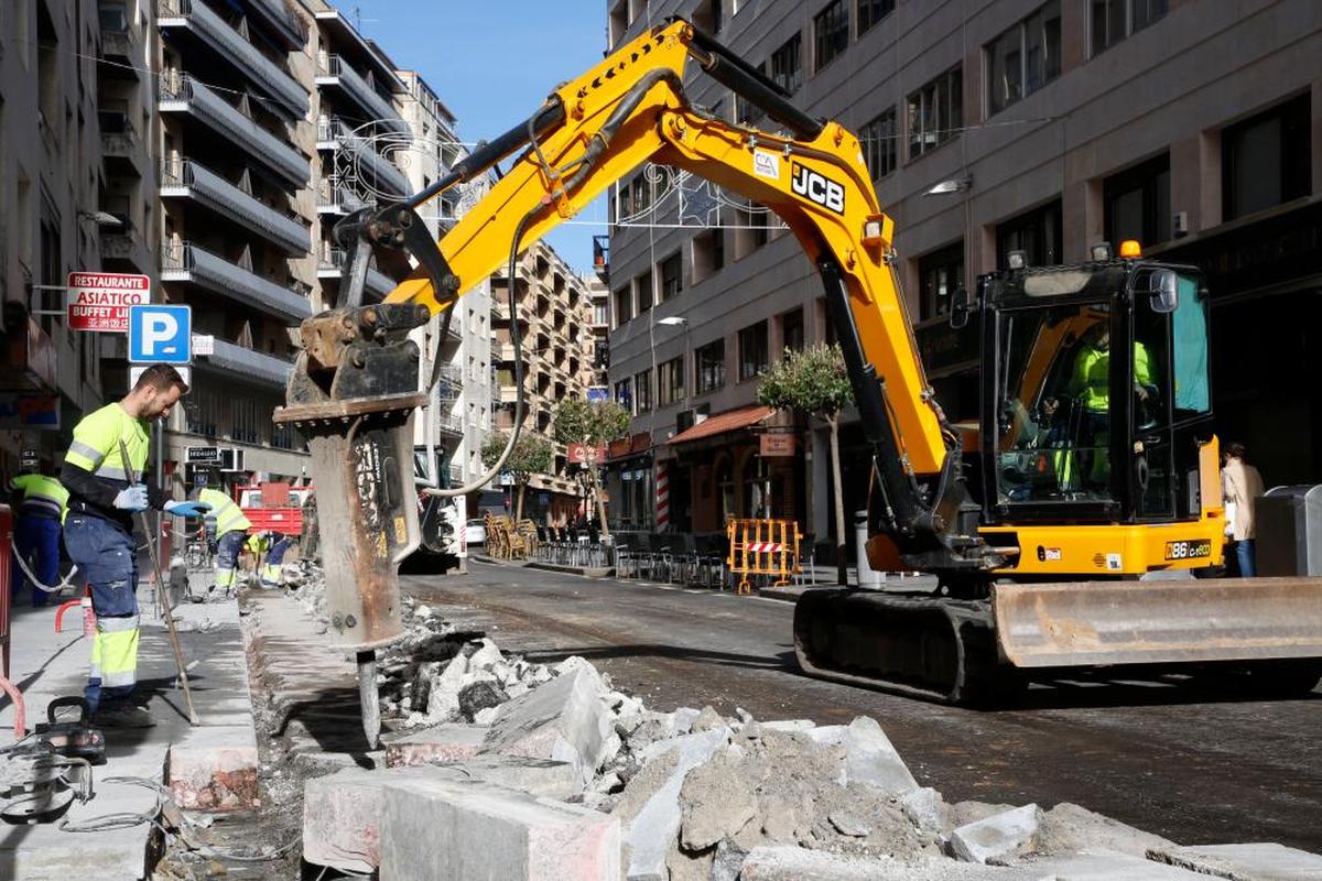 Los arreglos del pavimento en la calle Íscar Peyra.