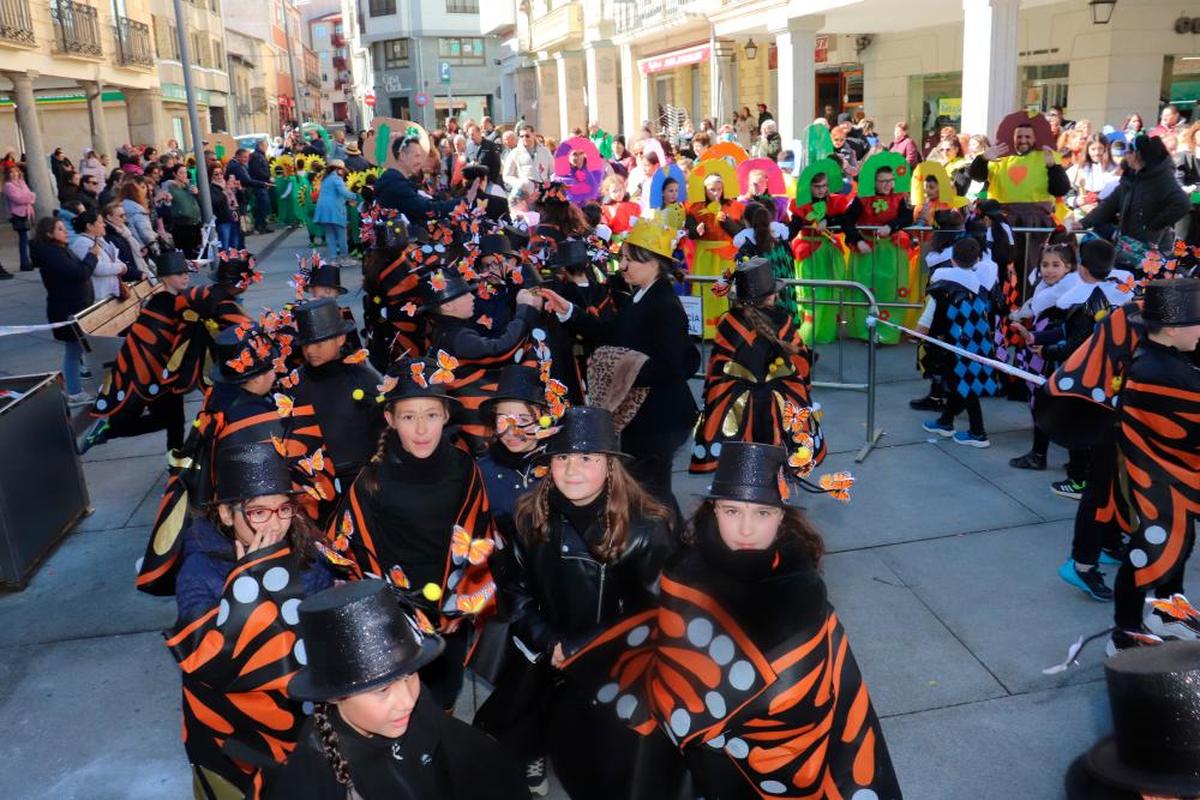 Grupo del Filiberto Villalobos en el desfile.