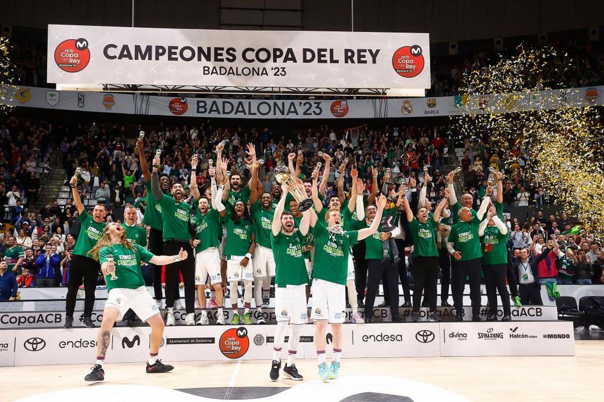 El Unicaja Málaga celebrando el título de la Copa del Rey