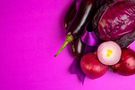 Varias verduras y hortalizas de color morado.