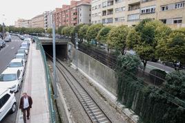 El túnel bajo el paseo de San Antonio, uno de los que Adif sí ha adaptado para la electrificación de la vía a la frontera con Portugal.