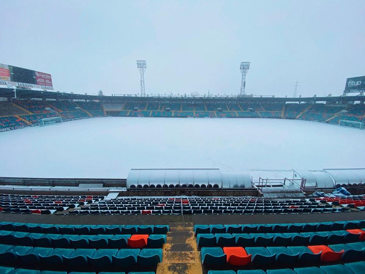 El estadio Helmántico, cubierto de nieve. | SALAMANCA UDS