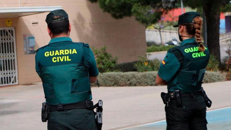 Se da a la fuga tras arrollar a un hombre de 67 años que fallece en una carretera de La Coruña