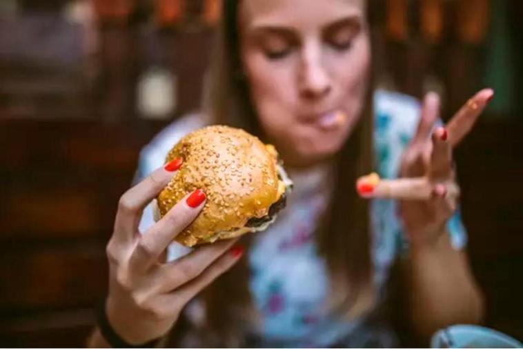 ¿Prefieres sexo o comida? La clave está en la hormona del hambre
