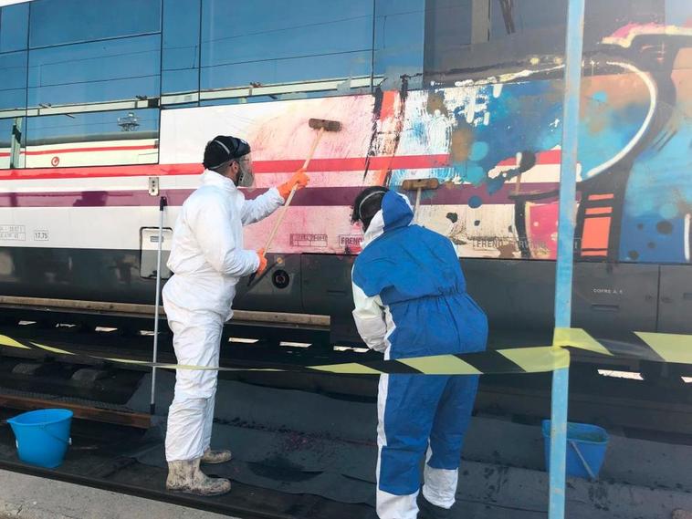 El elevado coste del vandalismo grafitero en los trenes salmantinos