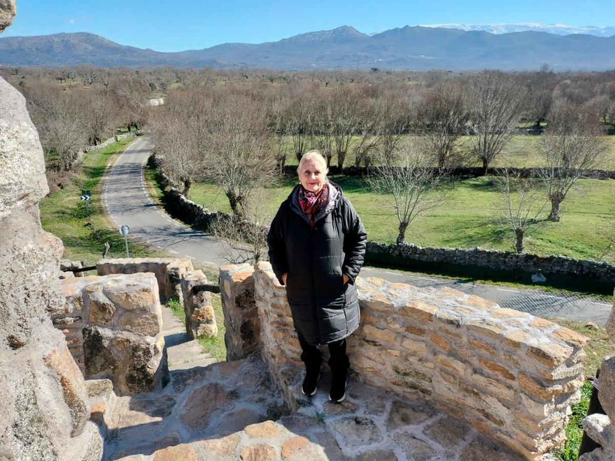 Mari Cruz Blanco, ya recuperada, en su pueblo