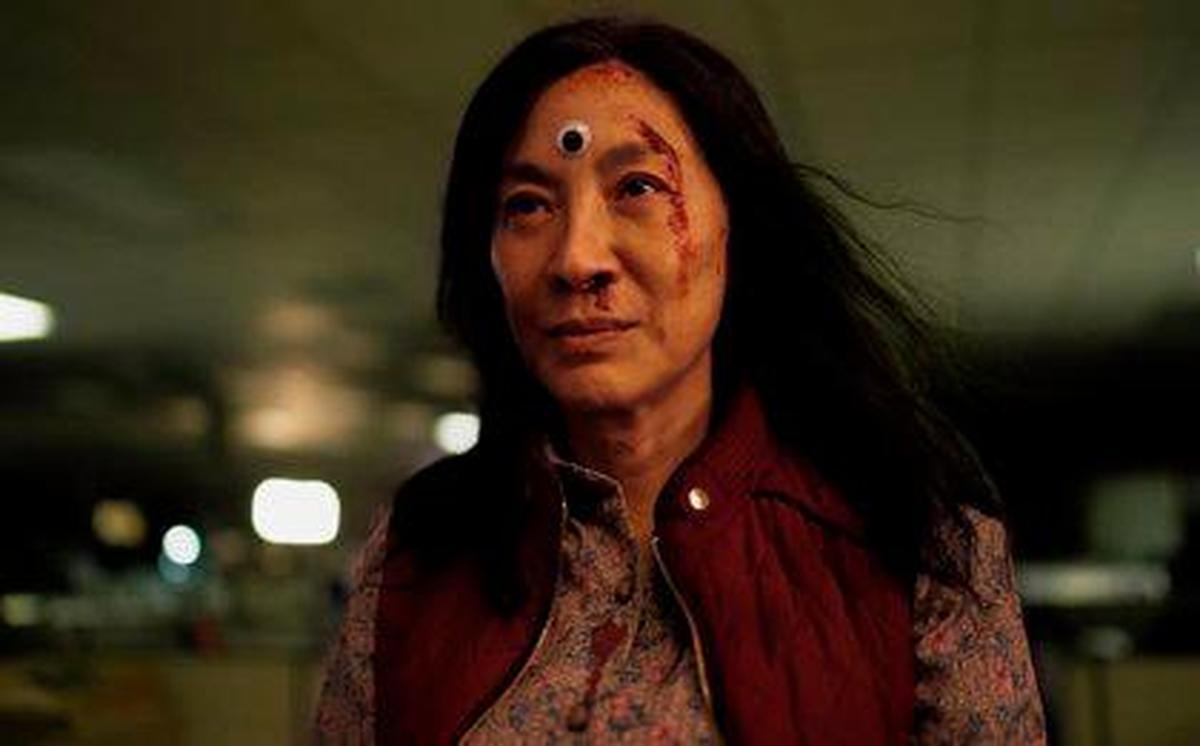 Michelle Yeoh, en su papel en ‘Todo a la vez en todas partes’.