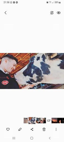 Antonio Nieto, en su granja de Santiz