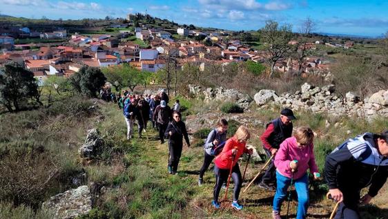 Mieza acoge a cerca de 800 personas en la ruta de senderismo Las Arribes del Duero