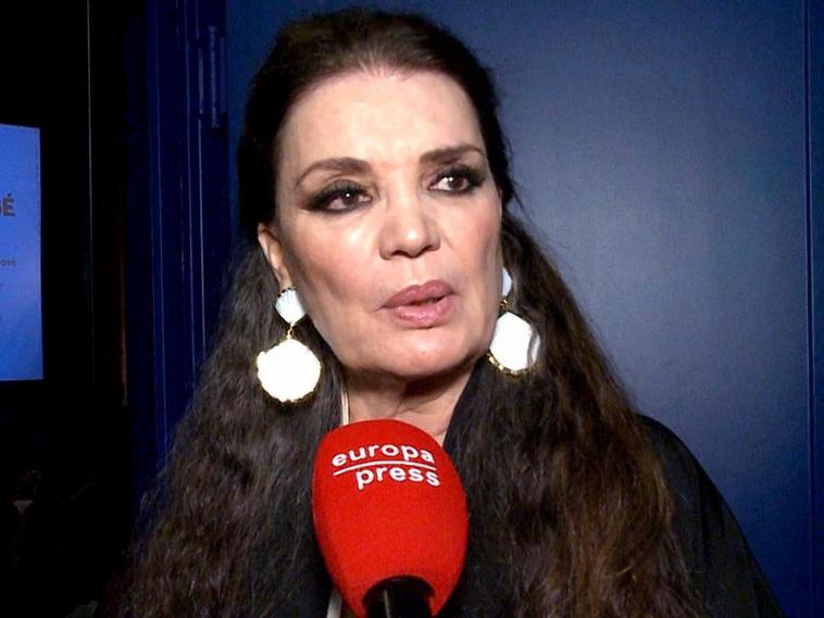 María José Cantudo contesta a las preguntas de la prensa.