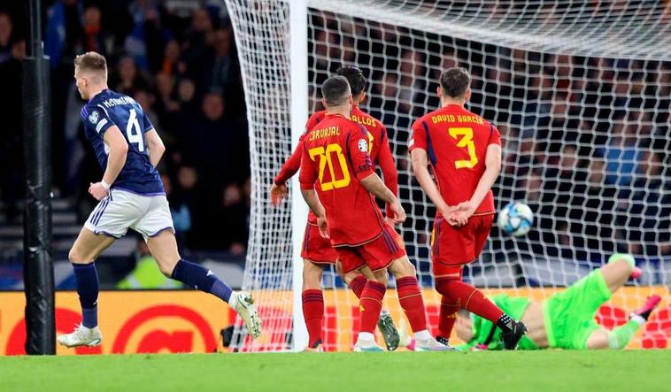 España suma el primer borrón a su nuevo proyecto (2-0)