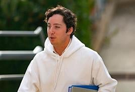 Francisco Nicolás Gómez Iglesias, conocido como ‘El Pequeño Nicolás’, a su llegada a un juicio en la Audiencia Provincial de Madrid