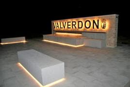 La nueva fuente de la localidad de Valverdón con su iluminación.