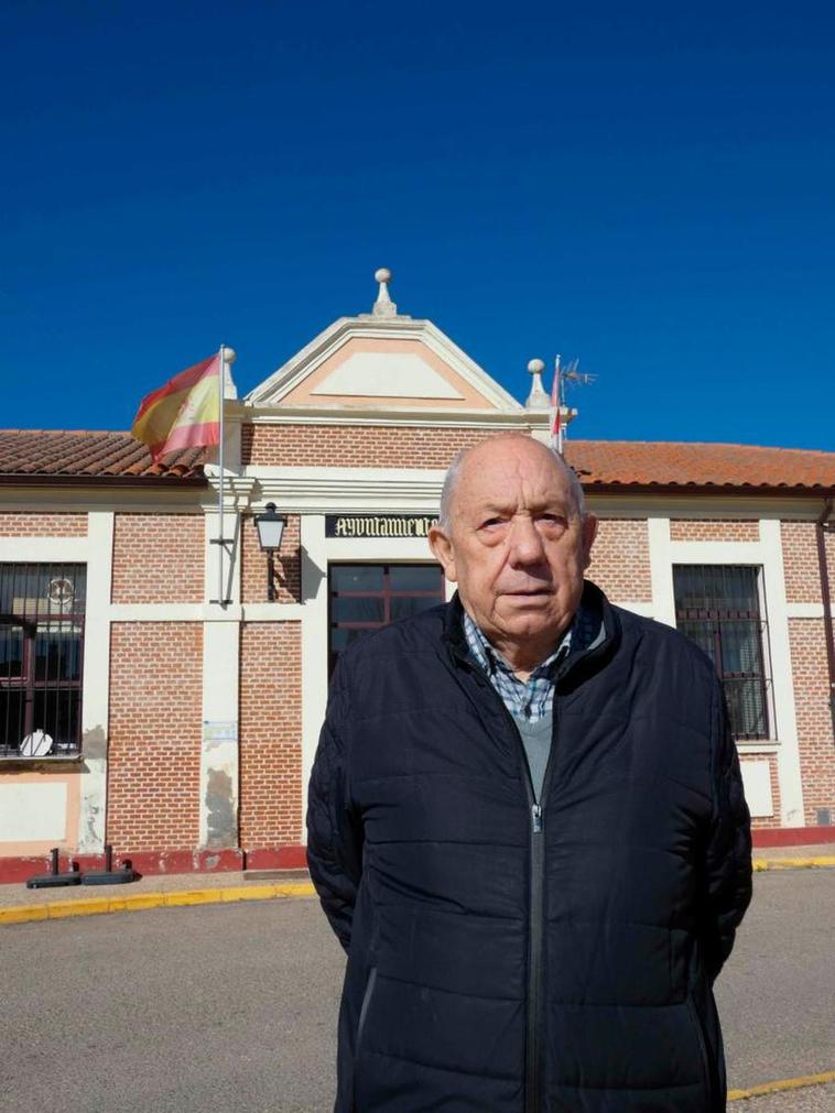 Vicente González, alcalde de Villaflores: “Vamos a cambiar la tubería del sondeo al depósito del agua”