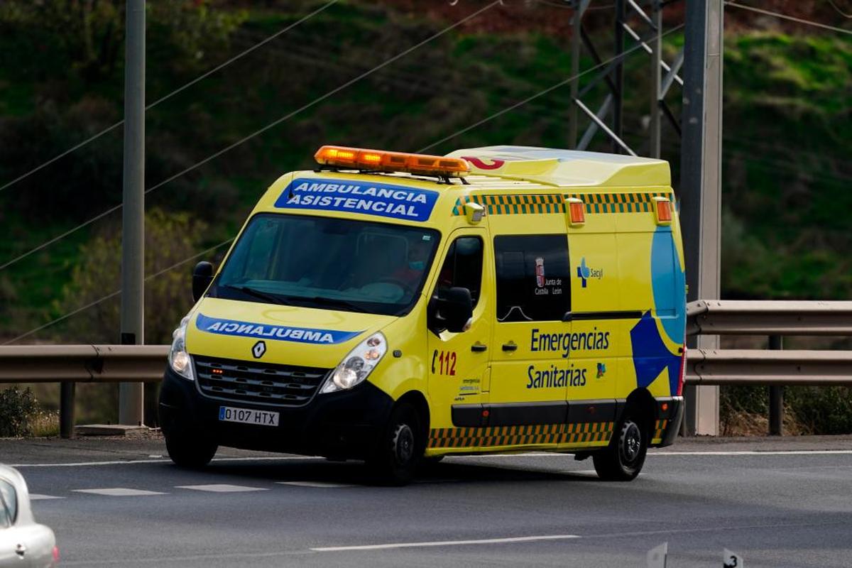 Una UVI móvil trasladó al herido al Hospital