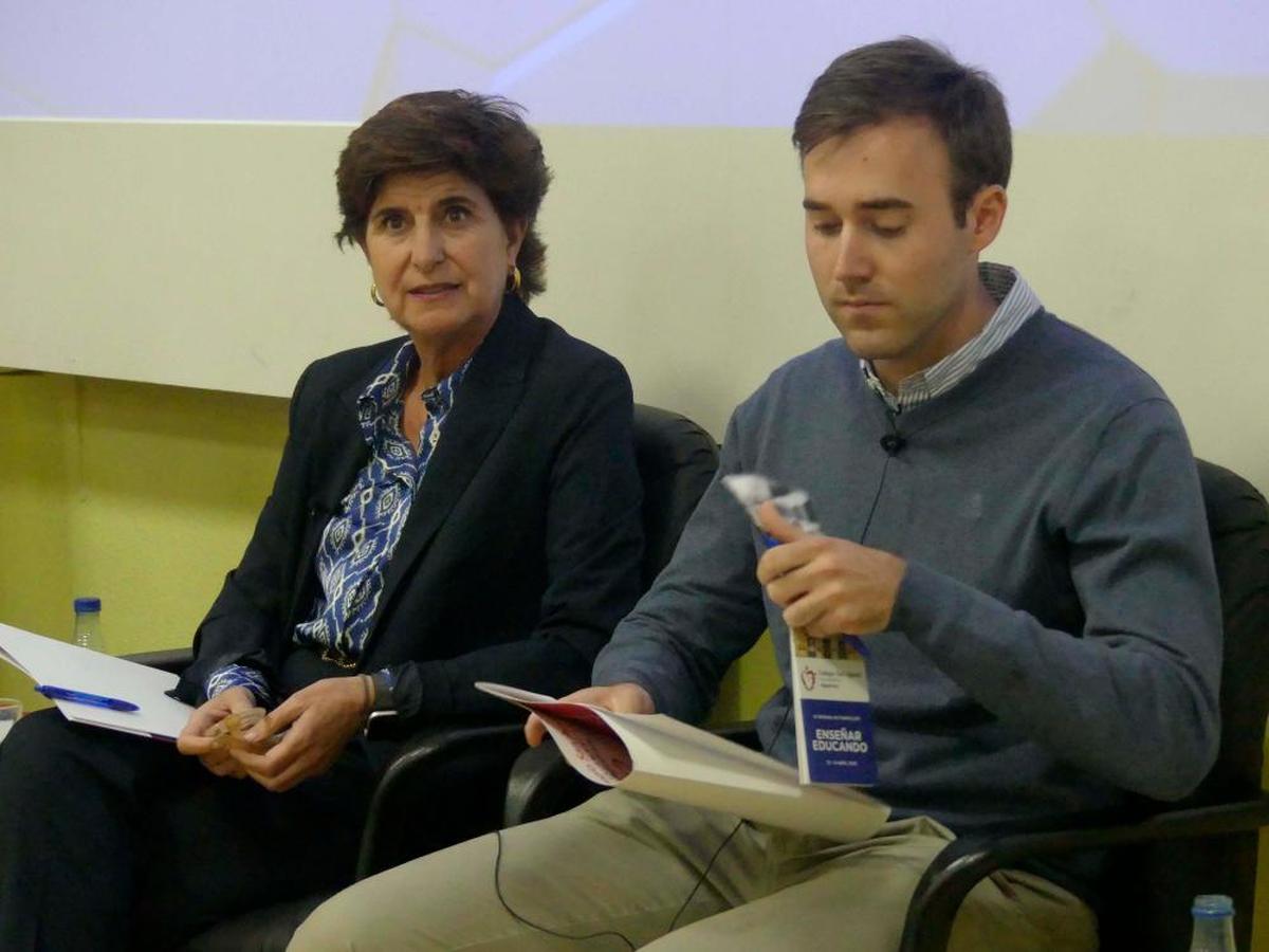 María San Gil y Juan Ignacio de los Mozos, ponentes en la mesa redonda sobre el compromiso cristiano de los jóvenes | GUZÓN