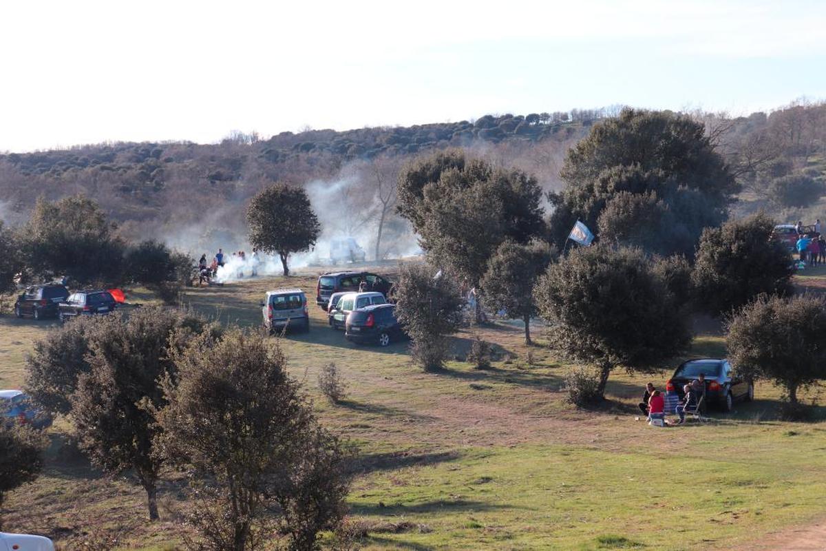 Barbacoas en la celebración del Lunes de Aguas en Linares el pasado año