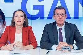 El presidente del Partido Popular, Alberto Núñez Feijóo, y la secretaria general del Partido Popular, Cuca Gamarra, durante la Junta Directiva Nacional del PP
