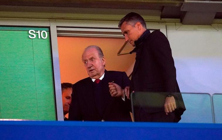 Don Juan Carlos reaparece en Londres para ver al Real Madrid contra el Chelsea