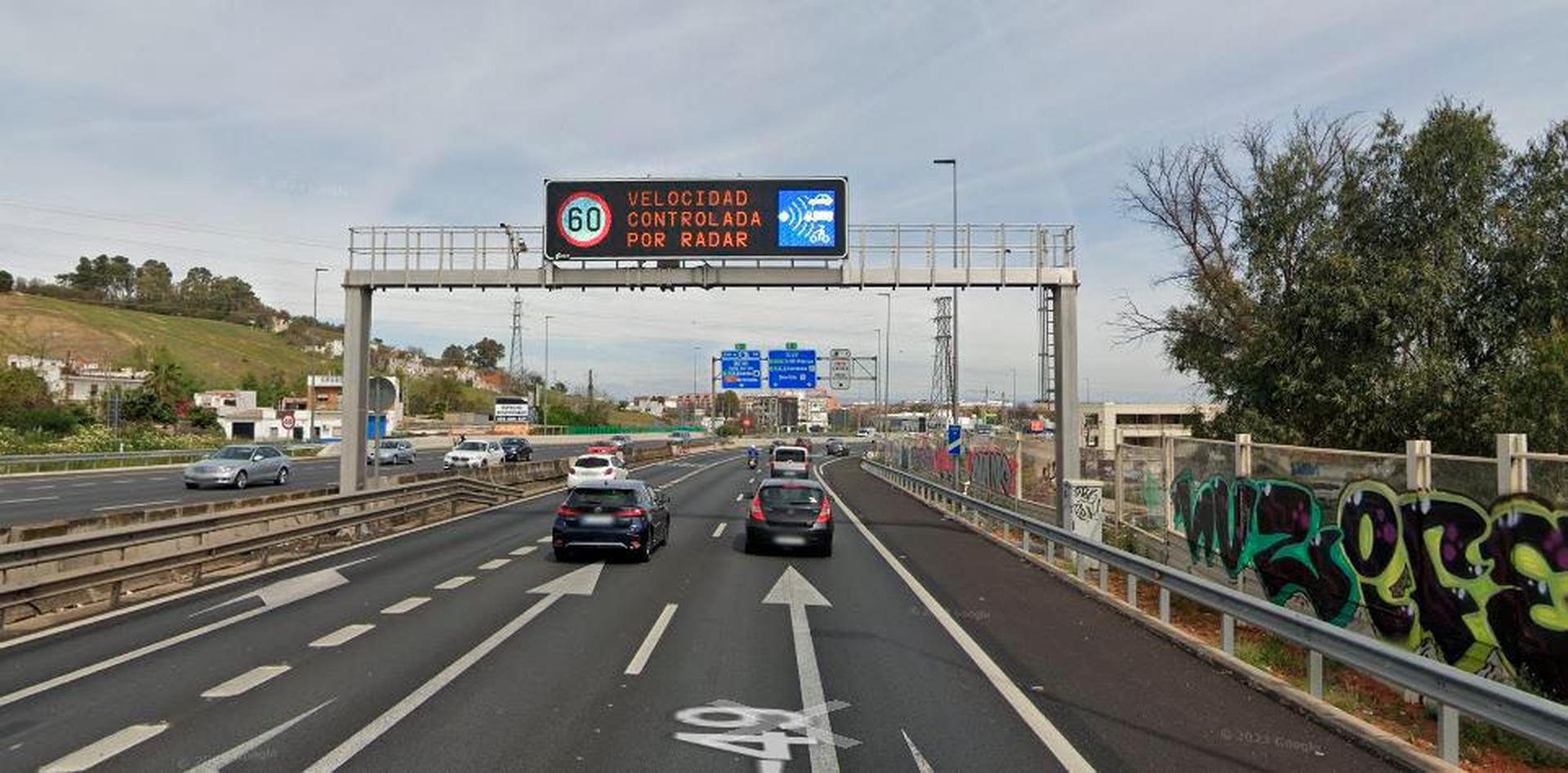 ¿Cómo saber si un panel de la autovía tiene un radar? Observa este