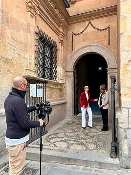 María Zurita, en la entrada del Palacio de Monterrey