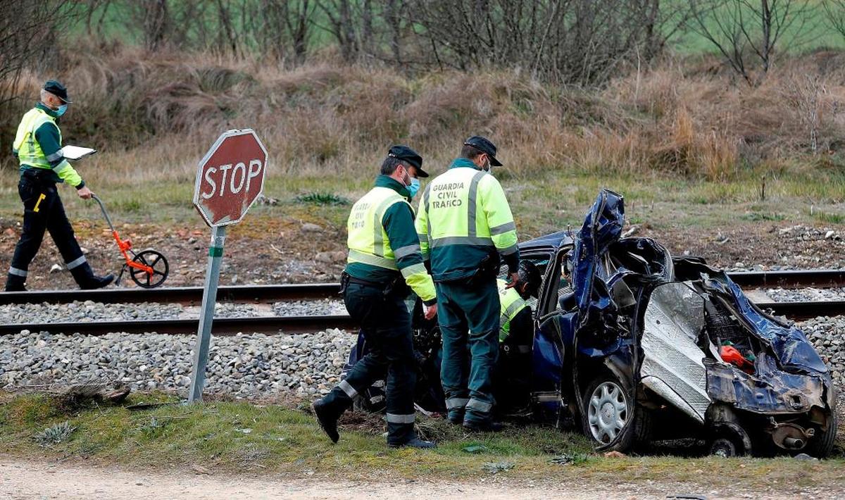 Efectivos de la Guardia Civil en otro accidente pasado en la provincia de Soria.