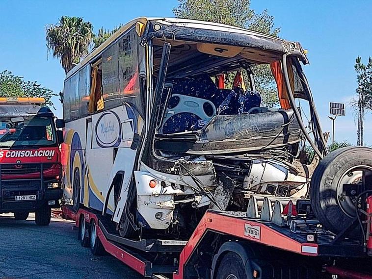 El fatal accidente de un autobús de temporeras deja un muerto y decenas de heridos en Huelva
