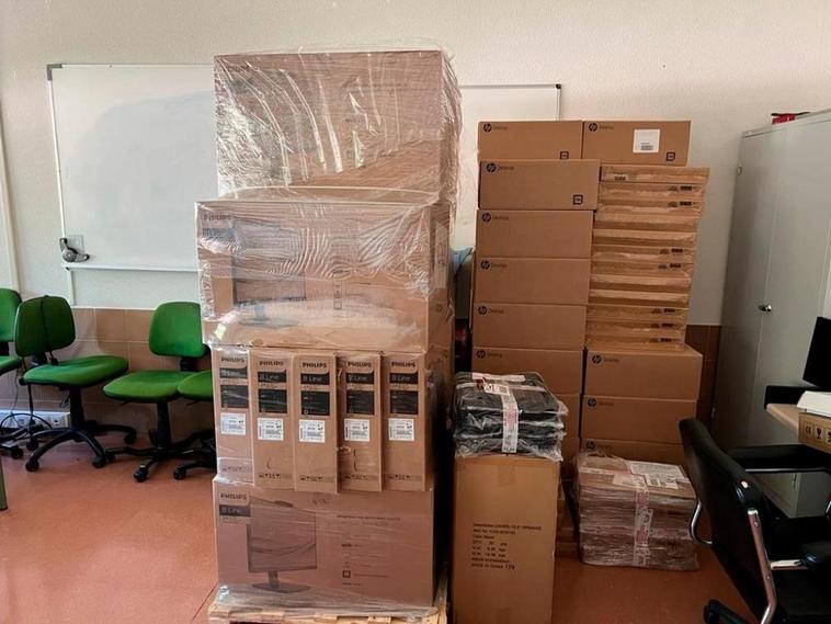 Ordenadores nuevos para alumnos salmantinos que llevan cinco meses en las cajas