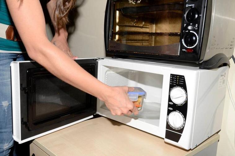 El truco idóneo para quitar todos los restos de los táperes y dejarlos como nuevos