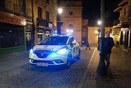 Policía Local en una calle céntrica de Salamanca.