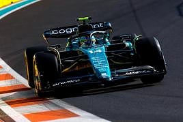 Alonso y Sainz, segundo y tercero en la parrilla de salida tras el accidente de Leclerc