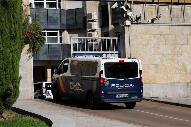 Pillan a dos varones con hachís en su vehículo en Salamanca