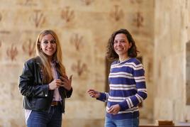 Las investigadoras Olga Ivanova y Natividad Hernández, en la Facultad de Filología de la Universidad de Salamanca