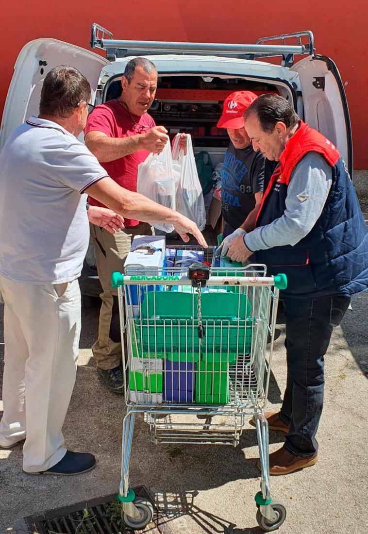 Candelario dona alimentos a la asociación bejarana San José Artesano